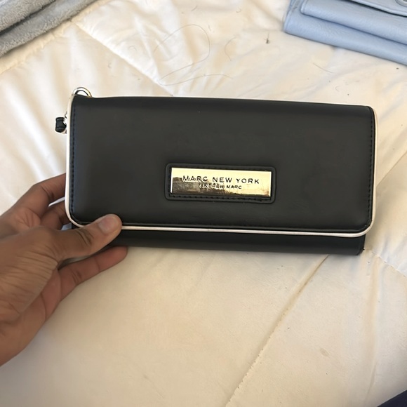 2 Wallets - Picture 2 of 3